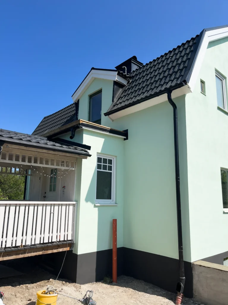 Bostadshus i Finspång som Frigges Mur och Kakel renoverat fasaden på.